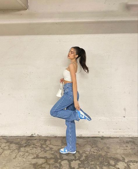 Standing Pose Instagram, Standing Ig Poses, Pose Ideas For One Person, Casual Poses For Women Standing, Cute Standing Poses For Instagram, Instagram Poses Idea Standing, Standing Aesthetic Poses, Full Fit Poses, Pose In Front Of Wall