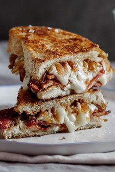 Bacon Brie Grilled Cheese, Brie Grilled Cheese Sandwich, Bacon Brie, Brie Grilled Cheese, Toasted Sandwich Recipes, Resepi Roti, Caramelised Onions, Sandwich Day, Bacon Grilled Cheese