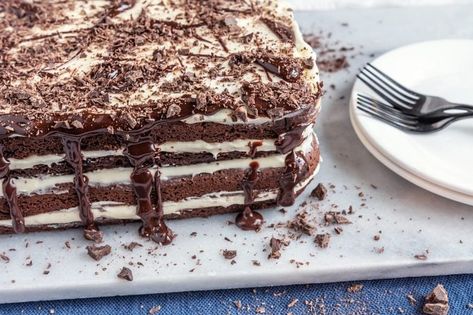 Olive Garden Chocolate Lasagna, Chocolate Lasagna Recipe, Copycat Recipes Olive Garden, Vanilla Cream Cheese Frosting, Olive Garden Copycat, Olive Garden Recipes, Toasted Ravioli, Chocolate Lasagna, Homemade Ravioli