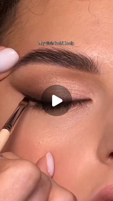 How to look attractive on Instagram: "Bold eye look 🔥
Try this bold eye makeup look 🔥❤️ 
Look more attractive with this smokey combo eyemakeup look 
Follow @how_to_look_attractive for more makeup tutorial reels on Instagram 
Makeup credit goes to @mariyakalashnikova_

#makeup #makeuptutorial #reels #attractive #howto #instagood #eyemakeup #simple #viral #makeuptutorials #eyemakeupvideo #viralreels" Makeup For Small Eyes, Eye Make Up Videos, Everyday Eyeshadow, How To Look Attractive, Small Eyes, Bold Eye Makeup, Bold Lip Color, Bold Statement Jewelry, Look More Attractive