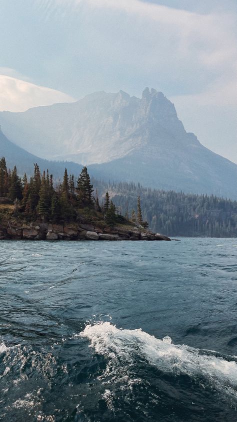 Montana Mountains Aesthetic, Glacier National Park Aesthetic, Mountain Lake Aesthetic, Montana Views, Montana Wallpaper, National Park Aesthetic, Coastal Mountains, Montana Aesthetic, Montana Nature