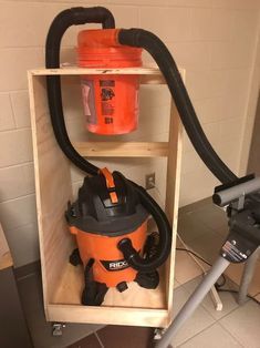 Dust Collector Diy, Shop Dust Collection, Garage Workshop Organization, Woodworking Shop Projects, Tool Storage Diy, Diy Garage Storage, Wood Shop Projects, Woodworking Workshop, Garage Tools