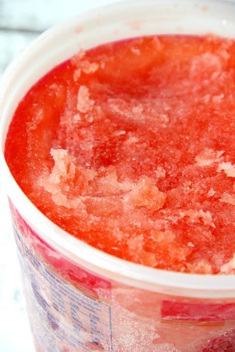 Pink Flamingo Vodka Slush - A refreshing and flavorful slushy drink perfect for parties and BBQs! Slushy Alcohol Drinks Bucket, Freezer Alcoholic Drinks, Sneaky Pete Slush Recipe, Vodka Slush Recipe Frozen, Slushy Alcohol Drinks Vodka Slush Recipes, Frozen Slushy Alcohol Drinks, Tequila Slushies, Alcohol Slush Recipes, Adult Slushies Frozen Drinks