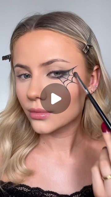 Embla Gabríela Wigum on Instagram: "easy halloween hack: spiderweb edition 🕷️🕸️ this actually works so well!! ib @hollierose.mua" Easy Halloween Makeup Spiderweb, Halloween Spiderweb Makeup, Spiderweb Face Makeup, Easy Spiderweb Makeup, Spiderweb Makeup Halloween, Spiderweb Costume, Spiderweb Makeup, Spiderweb Eyeliner, Bratz Halloween