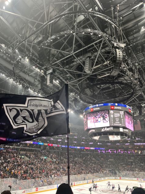 La Kings Aesthetic, Emma Core, Nhl Hockey Players, La Kings Hockey, Kings Hockey, Usa Cities, Kings Game, Hockey Game, Hockey Games