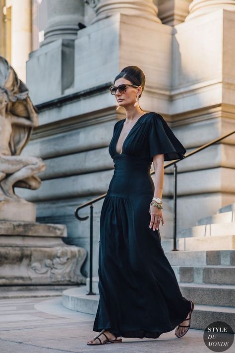 Haute Couture Fall 2019 Street Style: Giovanna Battaglia Engelbert Wealth Vibration, Giovanni Battaglia, Giovanna Battaglia Engelbert, Soft Feminine Outfits, Boho Street Style, Feminine Outfits, Giovanna Battaglia, Soft Feminine, Style Crush