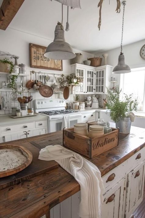 Farmhemian Kitchen, Amber Kitchen, Farmhouse Kitchen Inspiration, Chateau Style, Shabby Home, Farmhouse Kitchen Design, Rustic Farmhouse Kitchen, Cottage Kitchens, French Country Kitchen