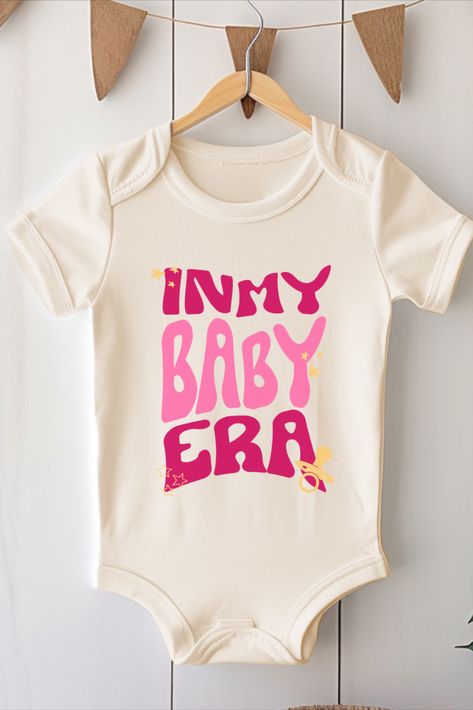 Have your daughter following the trends early with this cute and trendy "in my baby era" infant onesie! The perfect cute and silly baby shower gift to have everyone laughing. This baby girl bodysuit makes a great Christmas or birthday gift for all the babies you know! A cute and cozy baby girl bodysuit! Paint Baby Onesie, Cute Onesie Ideas, Baby Onsies Ideas Drawing, Cute Baby Onsie Ideas, Baby Onesie Painting Ideas, Baby Girl Onsie Designs, Baby Shower Onsies Decoration, Painting Baby Onesies Diy, Baby Girl Cricut Onesies