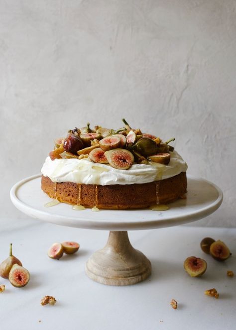 Cake With Figs, Stable Whipped Cream, Honey Cake Recipe, Beaux Desserts, Fig Cake, Cream Fresh, Fig Recipes, Torte Cupcake, Fall Recipe