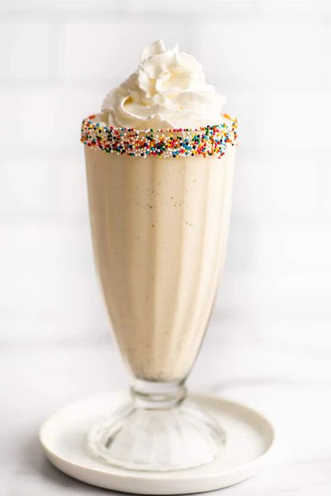 The Best Vanilla Milkshake - Baking Mischief Summer Bakes, Healthy Milkshakes, Vegan Milkshake, Healthy Milkshake Recipes, Vanilla Milkshake Recipe, Healthy Milkshake, Milkshake Recipe Easy, Homemade Milkshake, Vanilla Desserts