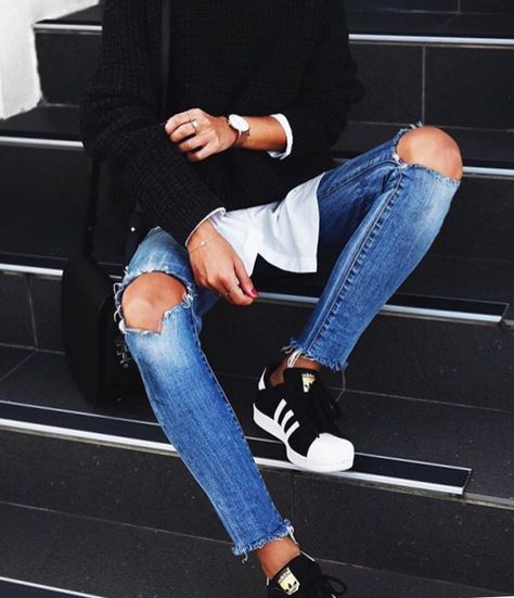 // Looks Jeans, Look Adidas, Black & White, Looks Style, Mode Inspiration, Mode Outfits, Outfits Casuales, Tulum, Look Cool