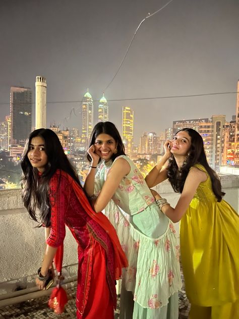 Indian Dance Party Aesthetic, Indian Trio Poses, Friends Poses In Traditional, Bff Poses Photo Ideas Traditional, Trio Poses In Traditional, Poses For Sisters In Traditional, Farewell Pic Ideas, Garba Poses With Friends, Trio Saree Poses