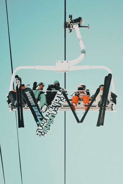 Ski Lift Pictures, Aesthetic Skiing Pictures, Cute Skiing Pics, Ski Photo Ideas, Snowboarding Friends, Girls Ski Trip, Ski Trip Aesthetic, Ski Vibes, Snowboarding Pictures