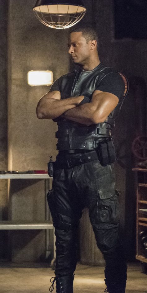 Arrow 4x01 - Green Arrow - John Diggle John Diggle Arrow, Diggle Arrow, John Diggle, Tactical Style, David Ramsey, Arrow Tv Series, Stephen Amell Arrow, Cw Dc, Arrow Oliver