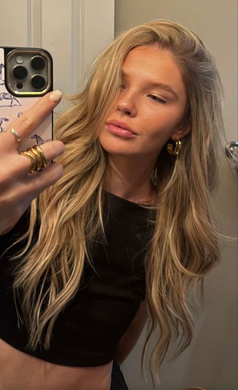 Ellie Thumann via her Snapchat story 10/22. #hair #hairspo #blondehair Ellie Thumann Hair, Ellie Thumann, Snapchat Story, Hair Color Highlights, Hair Blonde, Girl Inspiration, Hair Dye Colors, Boho Hairstyles, Hair Inspo