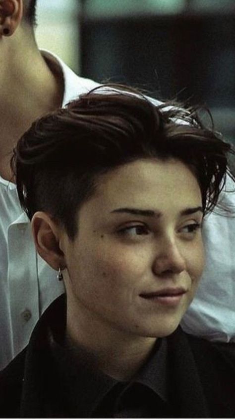 Non Binary Hair, Queer Haircut, Lesbian Hair, Lesbian Haircut, Non Binary Haircuts, Queer Hair, Tomboy Haircut, Androgynous Haircut, Androgynous Hair