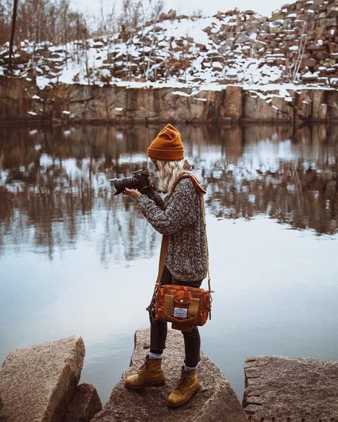 Wanderlust Boho Hiking Outfit, Hailey Miller, Portret Feminin, Climbing Outfits, Winter Travel Outfit, Mode Hippie, Camping Outfits, Fall Photoshoot, Hiking Outfit