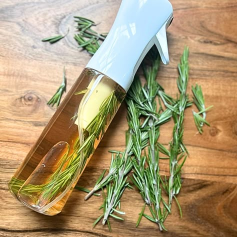 How to Make Rosemary Water for Hair Rosemary Infused Water, Rosemary Water For Hair Growth, Rosemary Water For Hair, Rosemary For Hair Growth, Rosemary For Hair, Hair Oil Recipe, Natural Hair Spray, Rosemary Hair Growth, Rosemary Water