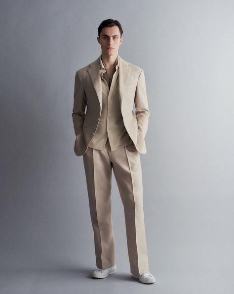 Mens Suits Style Modern Fashion Looks, Beige Linen Suit, Suit Stores, Modern Suits, Modern Mens Fashion, Mens Summer Outfits, Mens Haircut, Designer Suits For Men, Mens Formal Wear