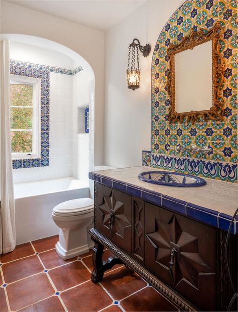 Spanish Style Tile, Spanish Style Bathrooms, Spanish Bathroom, Hacienda Homes, Spanish Home Decor, Hacienda Style Homes, Colonial Interior, Luxury Door, Mediterranean Interior