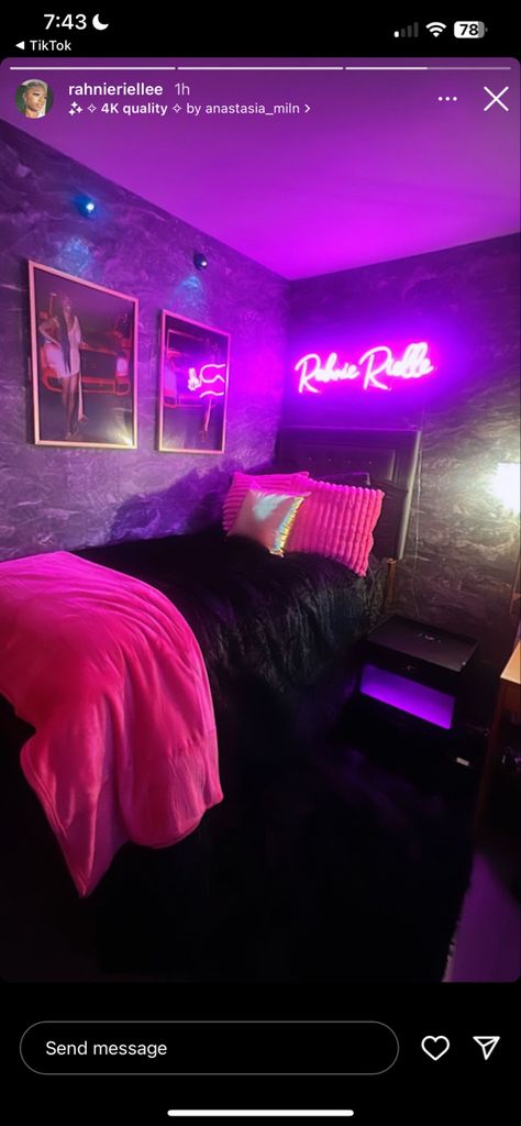 Pink Dorm Room Aesthetic Cozy, Pink And Black Dorm Room Aesthetic, Pink Black Dorm Room, Dorm Room Ideas Pink And Black, College Dorm Black Women, Black Girls College Dorm Girl Rooms, Y2k Dorm Room Ideas, Y2k College Dorm, Black And Pink Dorm Room Ideas