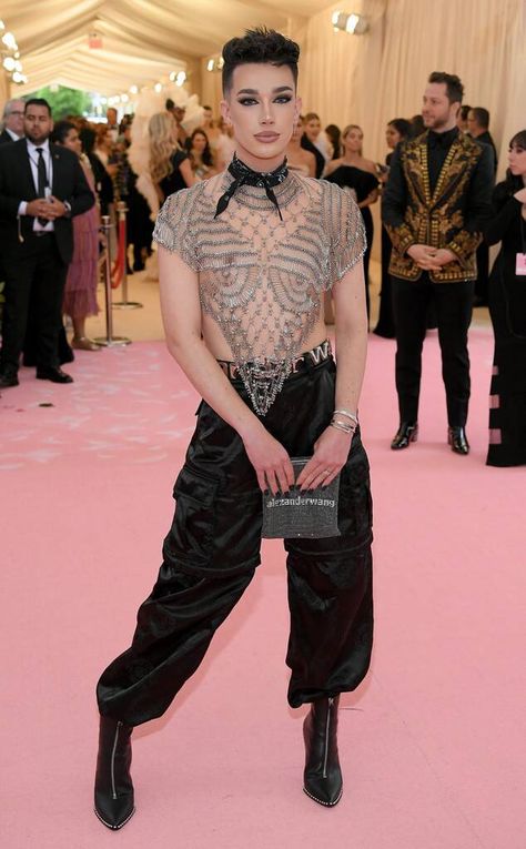 YAAASSS QUEENNN!!!!!!!!!! James Charles Outfits, Gay Clothes, Met Gala Outfits, Gender Fluid Fashion, Gala Outfit, Gay Outfit, Met Gala Red Carpet, Oc Inspo, Anna Wintour