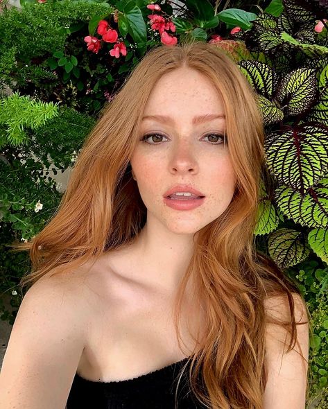 Dark Strawberry Blonde, Hair Pale Skin, Strawberry Blonde Hair Color, Ginger Hair Color, Strawberry Blonde Hair, Hair Stylies, Hair Inspiration Color, Strawberry Blonde, Hair Inspo Color