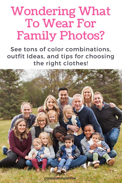 Family Photos With Navy Blue, How To Choose Outfits For Family Photos, Clothing Ideas For Family Pictures, Outdoor Picture Outfit Ideas, What Not To Wear For Family Pictures, Multi Generation Family Pictures Outfits, Color Combos For Family Pictures, Group Clothing Photoshoot, What To Wear For Family Pictures Summer