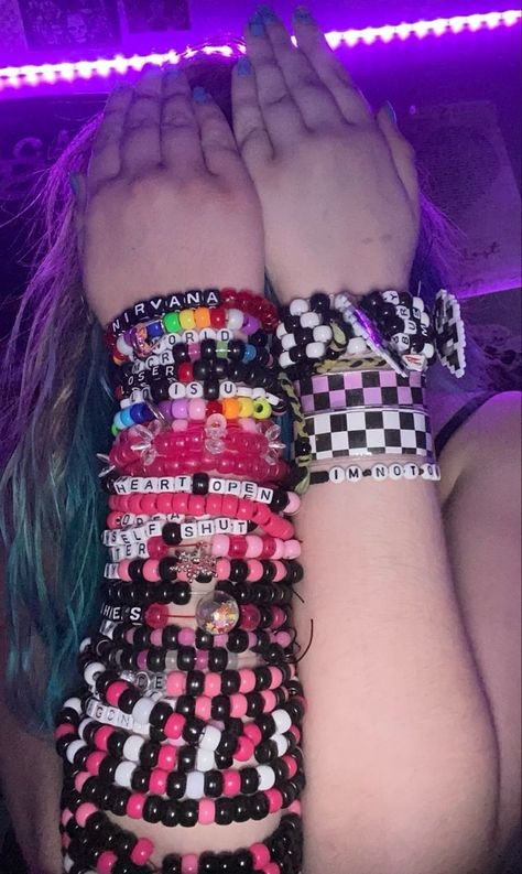 Scene Bracelets, Scene Kandi, Bracelets Kandi, Pulseras Kandi, Estilo Emo, Diy Kandi Bracelets, Pony Bead Bracelets, Scene Core, Diy Kandi