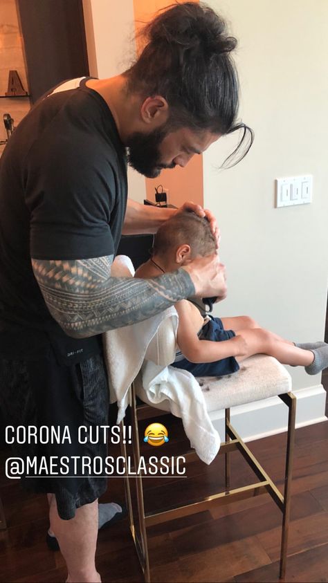 Roman Reigns Wife, Reign Hairstyles, Roman Wwe, Wrestling Pics, Roman Reigns Tattoo, Samoan Dynasty, Roman Reigns Family, Roman Reigns Smile, Roman Reigns Wwe Champion