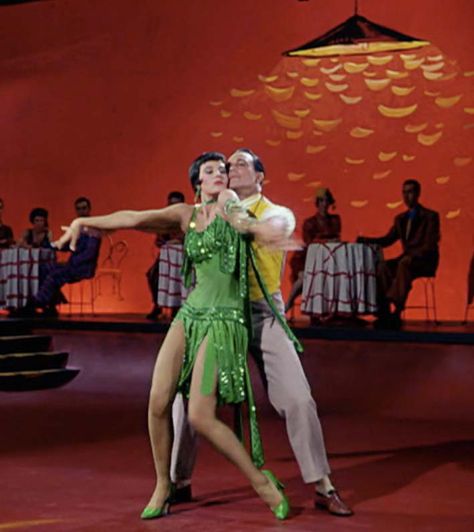 Walter Plunkett - Costumes - Gene Kelly et Cyd Charisse - Chantons sous la Pluie - 1952 The Rain Movie, Walter Plunkett, Color In Film, Louise Ebel, Cyd Charisse, Revealing Dresses, Dancing Day, Gene Kelly, Guys And Dolls