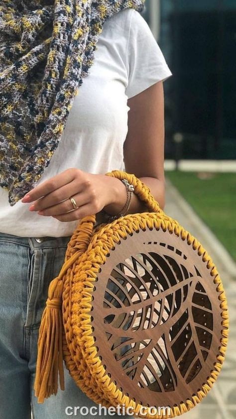 Diy Crochet Purse, Tas Mini, Wooden Bag, Purse Tutorial, Bag Pattern Free, Crochet Handbags Patterns, Diy Handbag, Handbag Pattern, Crochet Applique