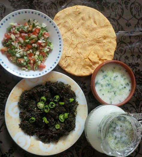 Desi food with Lassi Pakistan Desi Food Pakistan, Pakistan Street, Pakistani Art, Indian Street, Sparkle Wedding Dress, Desi Food, Indian Street Food, Sparkle Wedding, Palak Paneer