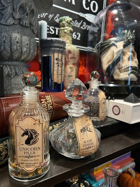 Halloween Potions Display, Wizard Apothecary, Halloween Apothecary Display, Potion Display, Potion Apothecary, Apothecary Cabinet Diy, Apothecary Aesthetic, Witches Room, Apothecary Halloween