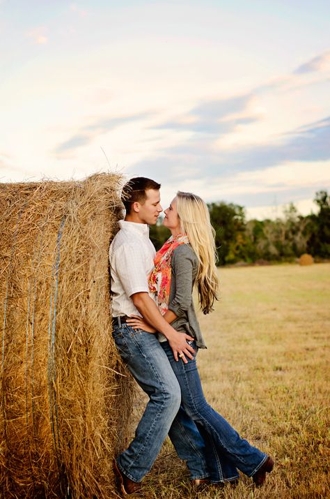 Lauren + Cameron :: Katy, TX engagement photographer » Jessica B Photography & Lifestyle Blog Engagement Photos With Hay Bales, Engagement Photos Hay Bales, Hay Bale Couple Pictures, Hay Bale Engagement Photos, Hay Bale Picture Ideas, Spicy Engagement Photoshoot Ideas, Pictures With Hay Bales, Farmer Engagement Pictures, Haybale Photoshoot