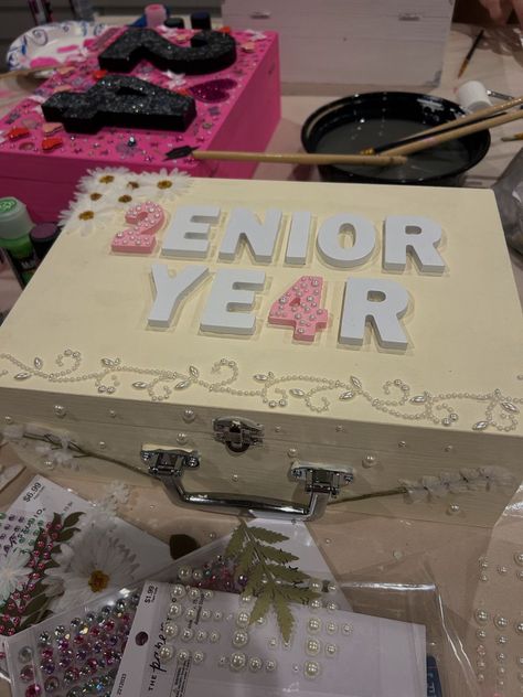 Class Night Outfits, College Senior Gift Ideas, Senior Memory Box Ideas Pink, Memory Box Senior Year, Senior Year Bulletin Board Ideas, Senior Stuff High Schools, Senior Boxes 2024, Senior Year Craft Ideas, Senior Box Ideas Painted 2024