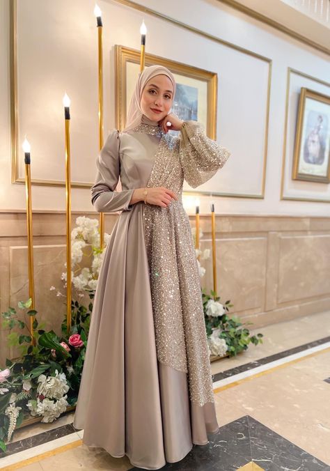 Hijab Dress Party, Dress Kondangan, Bride Dress Simple, Simple Bridesmaid Dresses, Simple Gowns, Gowns Dresses Elegant, Soiree Dress, Modest Dresses Casual, Fancy Dresses Long