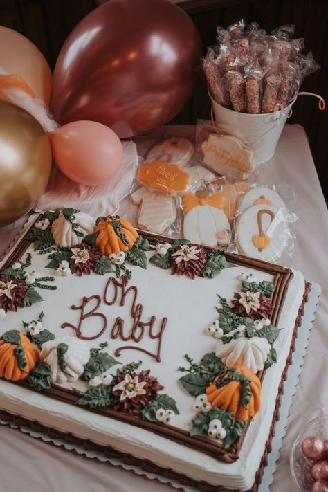 Fall Gender Reveal Cakes, Pumpkin Themed Gender Reveal Party Ideas, Baby Shower Ideas For November, Pumpkin Baby Shower Cake Girl, Fall Theme Baby Shower Cake, Pumpkin Baby Shower Food Ideas, Fall Baby Shower Cake For Boys, Fall Baby Shower Cakes Girl, Fall Themed Baby Shower Ideas Boys