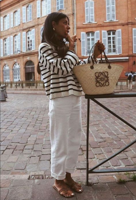 Autumn Outfit Europe, Preppy Outfits Summer Classy, Rich Wife Aesthetic Classy, Artistic Chic Outfit, Parisian Style Sneakers, Late Summer Europe Outfits, Calm Aesthetic Outfit, Nantucket Fashion Summer, Classic Comfortable Style