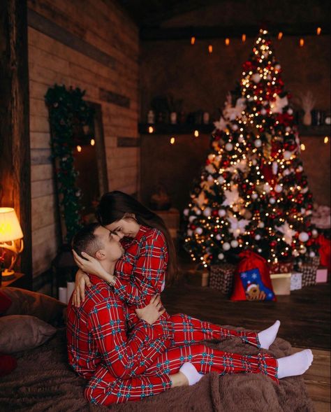 Christmas Pajama Pictures, Old Navy Christmas Pajamas, Christmas Couple Photos, Christmas Couple Pictures, Christmas Poses, Christmas Family Photoshoot, Baby Christmas Photos, Navy Christmas, Xmas Pictures