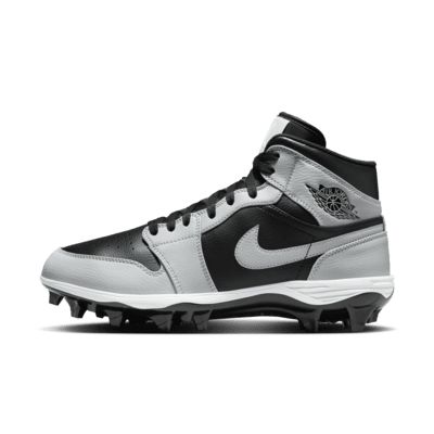 Engineered for speed, the Jordan 1 Mid TD offers a new degree of agility and quickness. Its wide stud placements help you cut faster than ever before. And the durable design is backed by synthetic leather details in the upper that help resist abrasion. Jordan Cleats, Mens Football Cleats, Nike Cleats, Softball Life, Football Cleats, Jordan 1 Mid, Nike Jordan, Jordan 1, Mens Shoes Sneakers