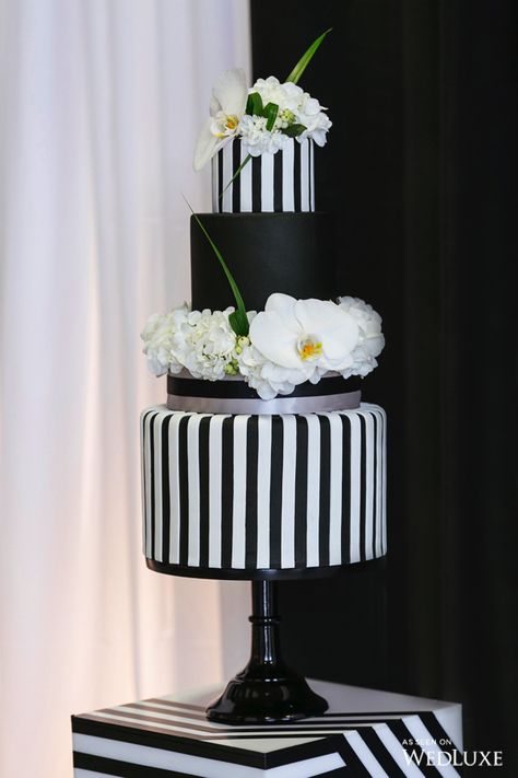 Striped Wedding Cake, White Stripes Wedding, Black And White Wedding Cake, Striped Cake, Wedding Cake Pictures, Black Wedding Cakes, White Cakes, Striped Wedding, White Wedding Cakes