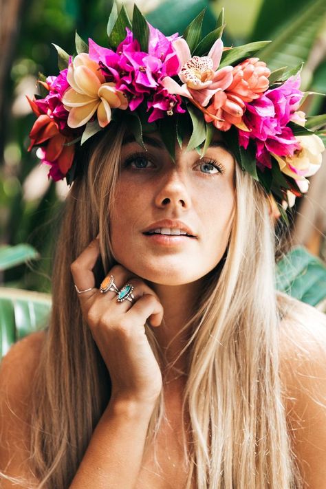 Hawaiian Flower Crown, Lifestyle Influencer, Hula Dancers, Tropical Travel, Hawaii Oahu, Surfer Girl Style, Edit Photos, Hawaiian Wedding, Hawaiian Flowers