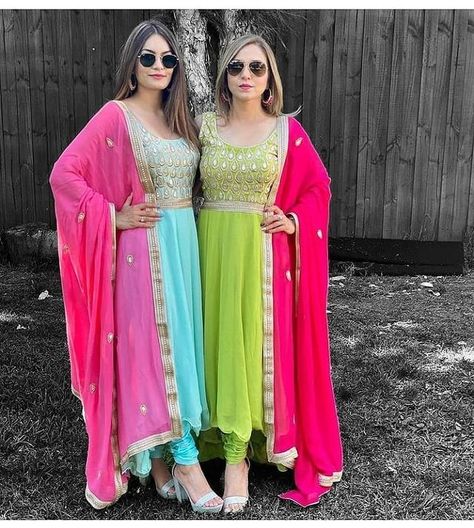 lovely punjabi suit 👸 on Instagram: “Follow my page @lovely_punjabi_suit 🙏🙏 plzz... support my page Thanks for giving live and support 😍😍💖💖” Punjabi Suit Color Combinations, Suit Color Combinations, Marriage Suit, Simple Suits, Punjabi Suits Designer Boutique, Combination Dresses, Girls Clothes Patterns, Trendy Suits, Punjabi Outfits