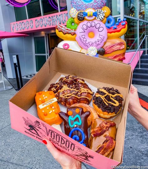 NEWS and PHOTOS: This Is What It's Like To Buy a Doughnut (or Six) at VooDoo Doughnut on Universal Orlando's CityWalk Right Now | the disney food blog Universal Studios Orlando Secrets, Universal Studios Orlando Rides, Universal Studios Food, Universal Florida, Universal Studios Orlando Trip, Universal Citywalk, Voodoo Doughnut, Universal Trip, Minnie Mouse Cookies