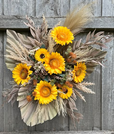 Sunflowers And Pampas Wedding, Sunflower Pampas Bouquet, Pampas Grass And Sunflower Wedding, Sunflower Boho Bouquet, Sunflower Boho Decor, Sunflowers And Pampas, Whiskey Barrel Flowers, Fall Photo Booth, Barn Style Wedding