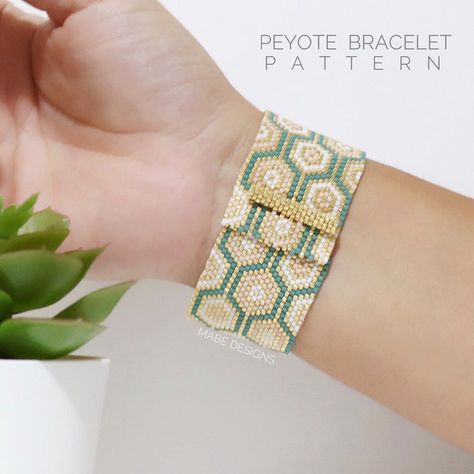 Beaded Bracelet Tutorial, Bracelet Wide, Seed Bead Bracelet Patterns, Miyuki Beads Pattern, Bead Loom Designs, Bracelet Miyuki, Beadwork Bracelet, Art Perle, Seed Bead Pattern