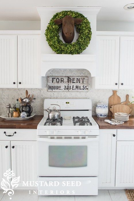 Loving the look of white appliances in kitchen! So glad they are back in! :) White Kitchen Appliances, Miss Mustard Seed, Farmhouse Kitchen Cabinets, White Appliances, Appartement Design, Bedroom Remodel, Remodel Bedroom, Mustard Seed, Kitchen Style