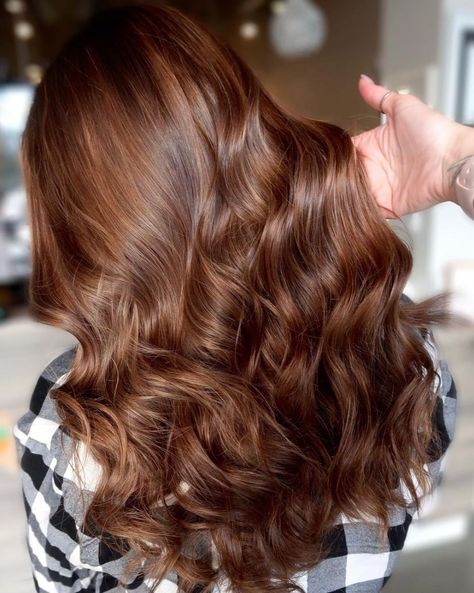 Sophisticated Light Golden Brown Bleach Hair Color, Global Hair Color, Golden Hair Color, Light Auburn Hair, Goddess Look, Golden Brown Hair Color, Hair Color Pictures, Global Hair, Golden Brown Hair