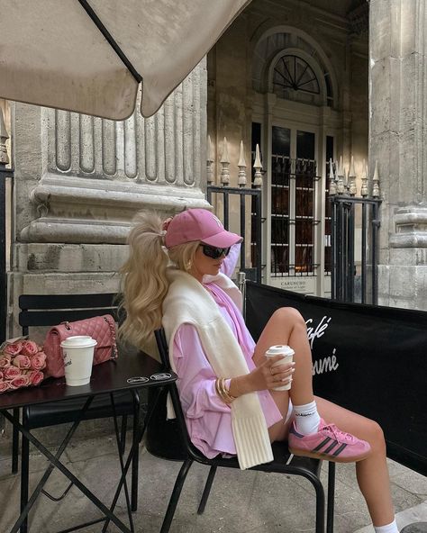 DANIELLE GLANZ SHANES (@shestyledwhat) • Fotos y vídeos de Instagram Look Rose, Pink Outfits, Clean Girl, Autumn Outfit, Pink Outfit, A Chair, Girly Outfits, Mode Outfits, Gossip Girl